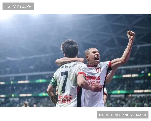 成都蓉城五轮不败积13分领跑 攻防均衡展现冠军相 成都蓉城五轮不败积13分领跑 攻防均衡展现冠军相